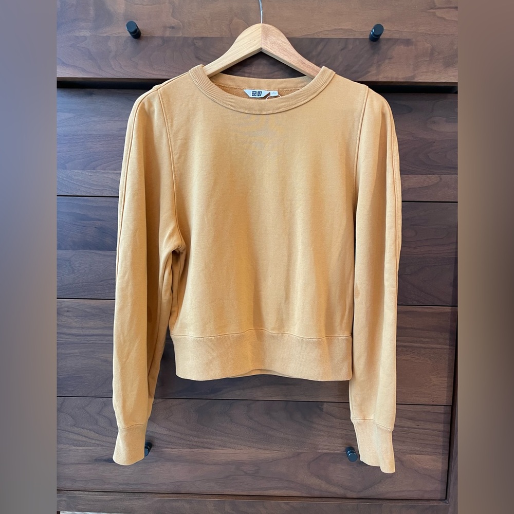 EUC Uniqlo Cropped Sweatshirt